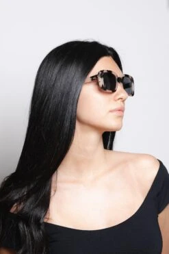 Bali Tortoise / Black 22 Bali Tortoise / Black -The Indian Face Tienda HK 024 02 1