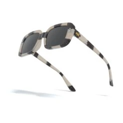 Bali Tortoise / Black 18 Bali Tortoise / Black -The Indian Face Tienda HK 024 02 04